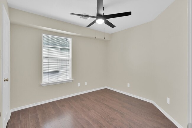 Building Photo - 122 S Camellia Grove Cir