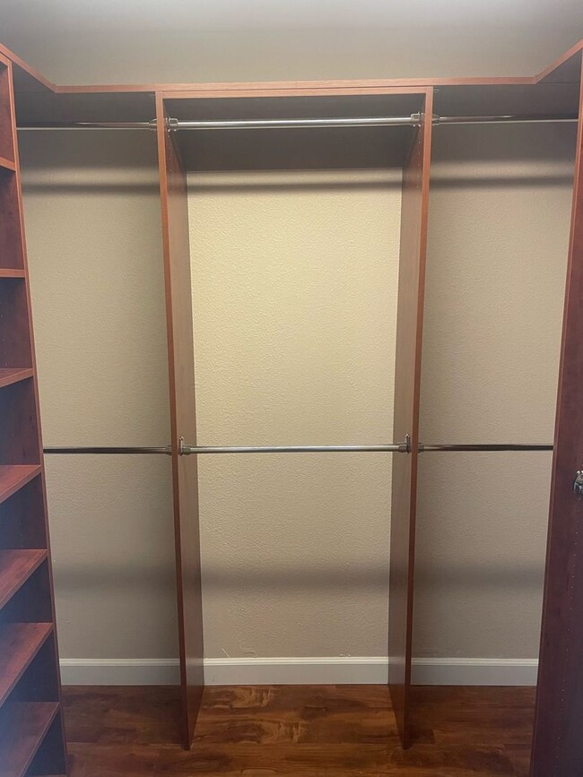 Building Photo - SUNNYVALE - Large (approx. 1,150 sq. ft.),...