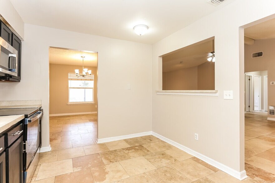 Building Photo - 3738 Indian Princess Rd N