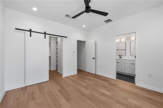 Building Photo - 914 Taulbee Ln