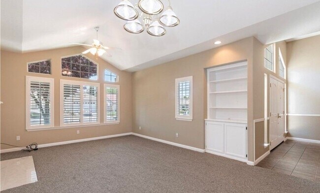 Building Photo - 3 bedroom 2 Bath home with garage, yard and shed