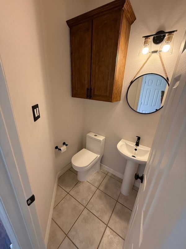 Building Photo - 17007 Vinland Dr