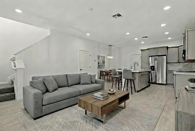 Building Photo - 4616 Longwood Lk Sq