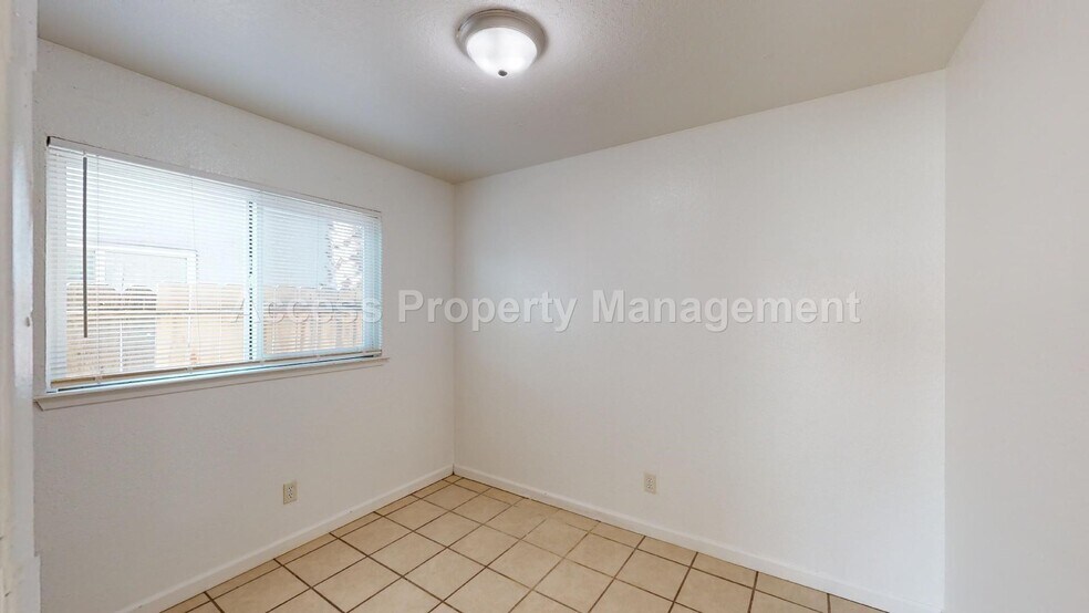 Building Photo - 1428 Pecos Ave