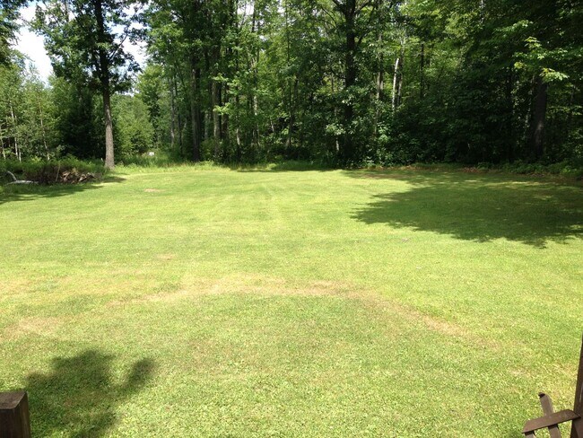 Building Photo - 3-bedroom Home on Private Country Lot with 2 acres & 4-car garage