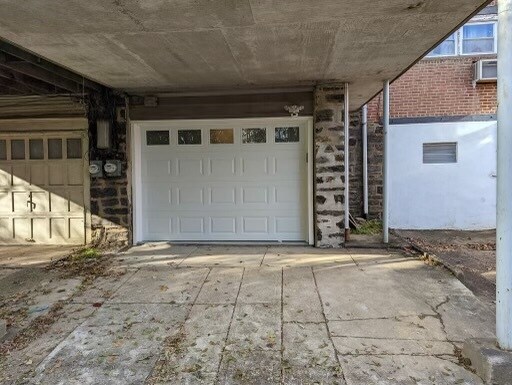 Full sized garage 7' tall X 10'wide - 6606 Morris Park Rd