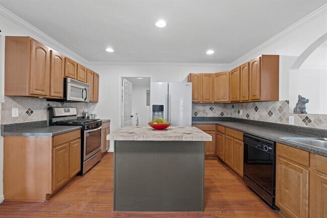 Building Photo - 5306 Basswood Ln