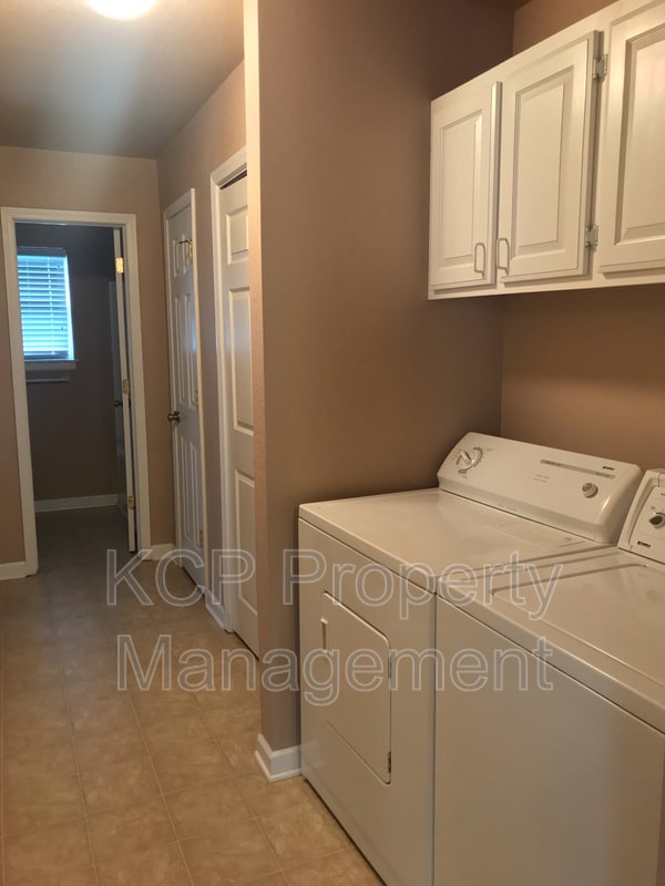 Building Photo - 811 N 48th St