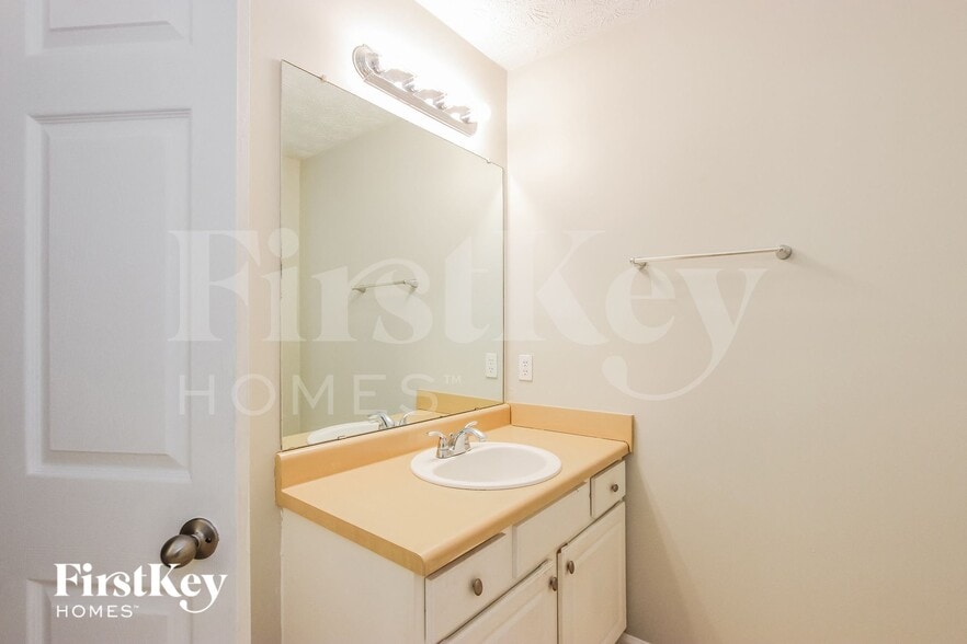 Building Photo - 3342 Crestview Ct