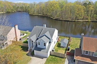 Building Photo - 1721 Chestwood Dr