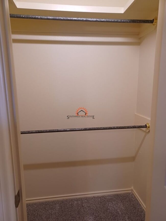 Building Photo - Cozy 2 bedrooms 2 bathroom duplex.