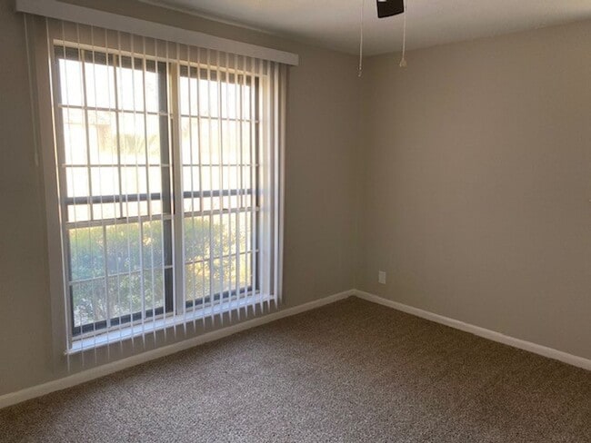 Building Photo - Nice 4 bedroom 2 bath brick home in S. Sherman!