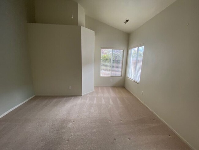 Building Photo - LAS PALMAS II 3 BED/ 2 BATH HOUSE FOR RENT