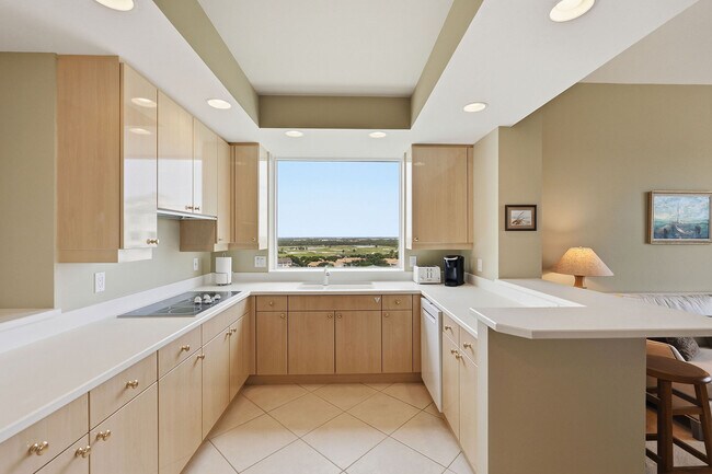 Building Photo - 420 Cove Tower Dr