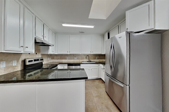 Building Photo - 21027 Terrace View Dr