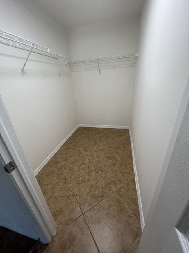 Building Photo - 1126 Calmar Ave