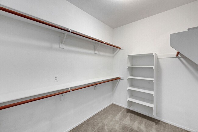 Building Photo - Great 2 bedroom 2 bathroom condo in gated community in Summerlin!