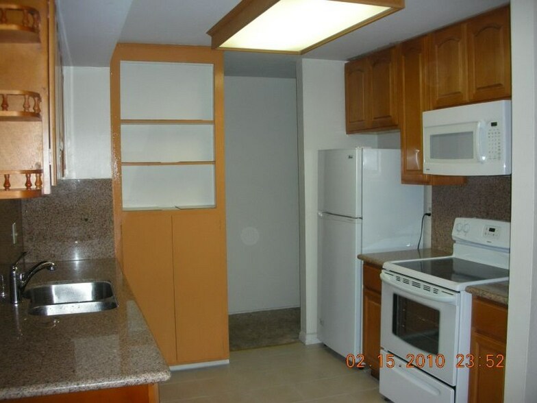 Building Photo - 1730 Halford Ave