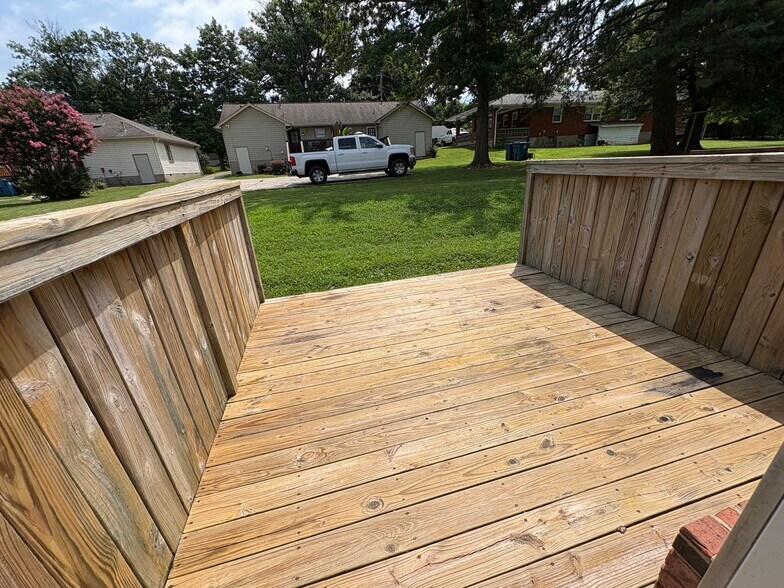 Building Photo - 114 Seven Oaks Dr