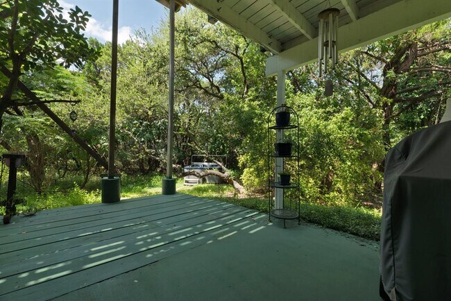 Building Photo - 10006 Wildflower Ln