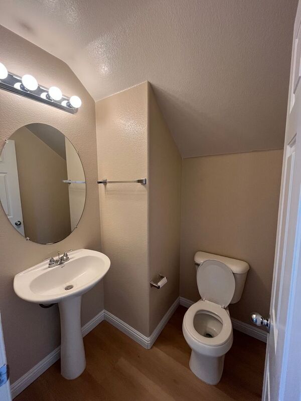 Building Photo - 31656 Rosales Ave