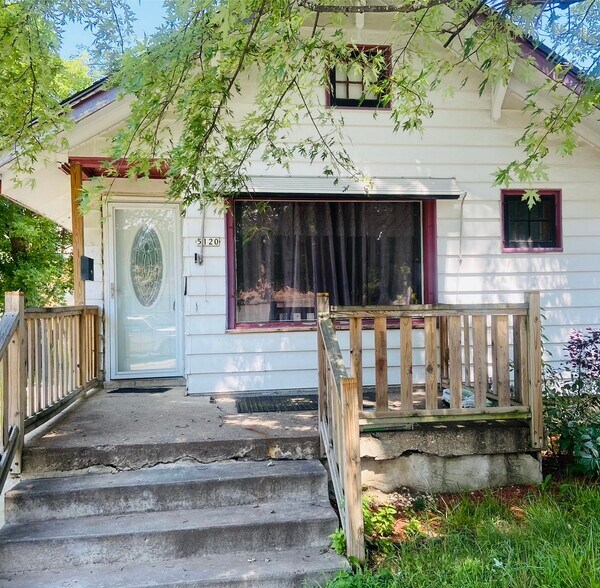Primary Photo - 5120 W Courtland Ave