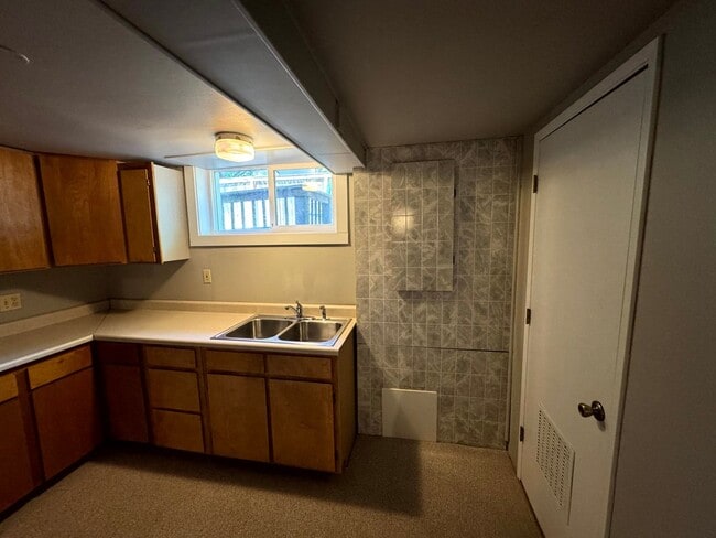 Building Photo - 4 Bedroom House Near Downtown Eugene