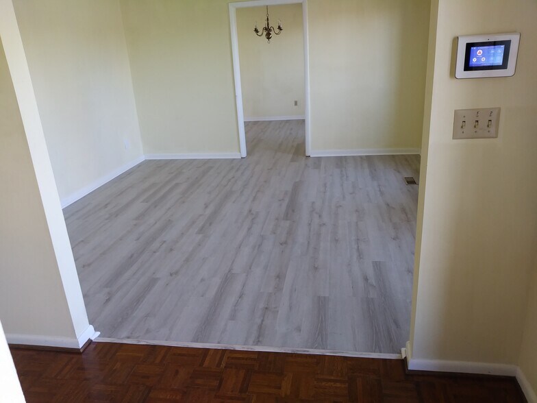 Building Photo - 2512 Sharron Dr