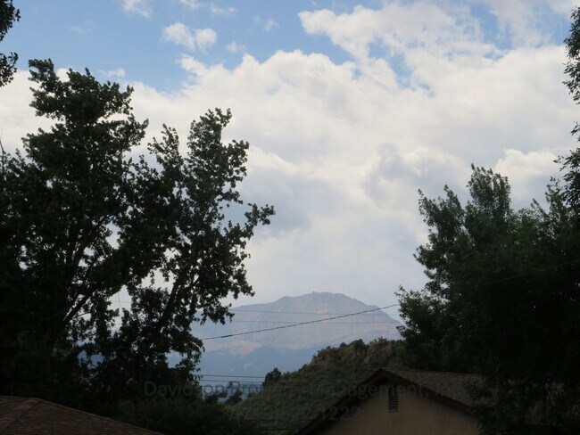 Building Photo - Beautiful Updated 4 Bedroom Near Garden of...