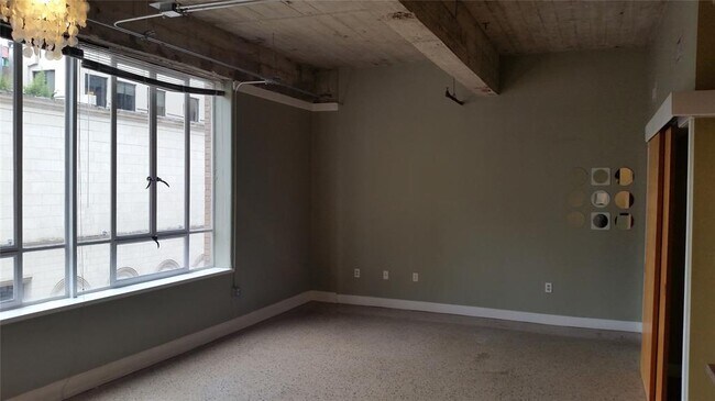 Building Photo - 710 Colorado St