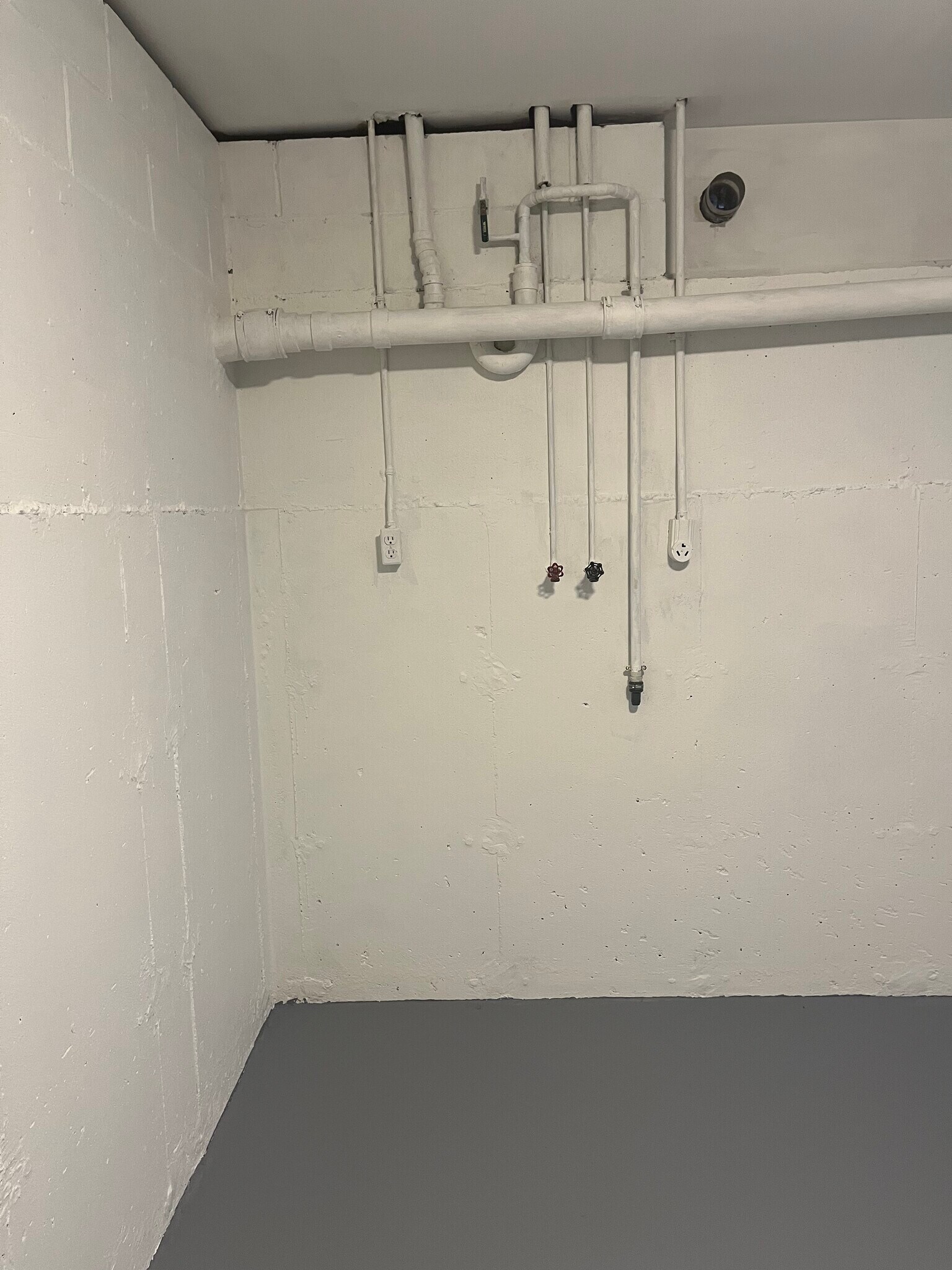 Basement W-D Hook up - 36 Merrimac St