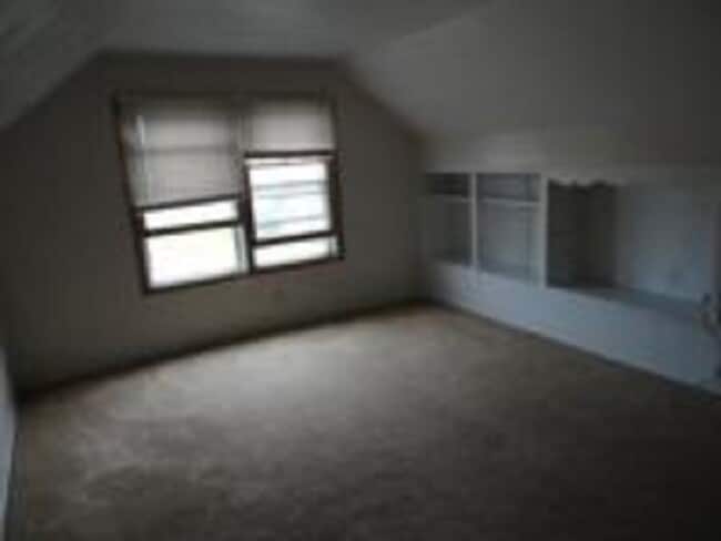 Up stairs bedroom - 2415 Royal Dr