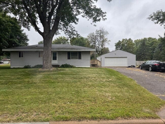 Primary Photo - 11225 Nevada Ave N