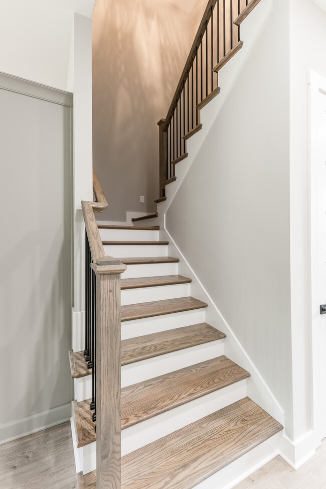 Building Photo - 592 River Watch Way