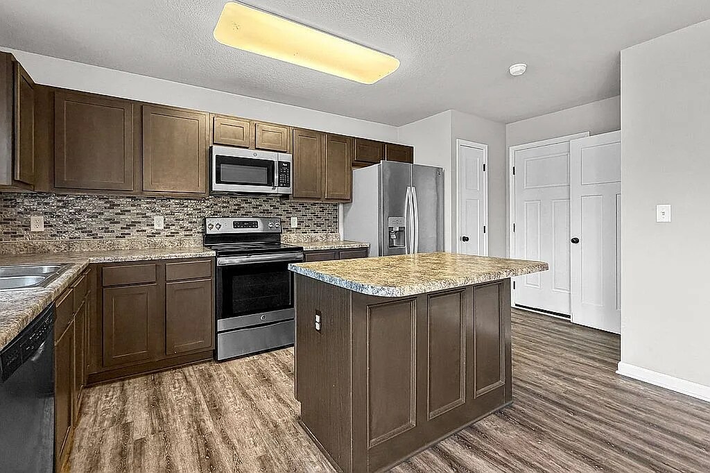 Building Photo - 205 SW 48th St