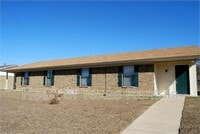 Building Photo - 2410 Comanche Trl