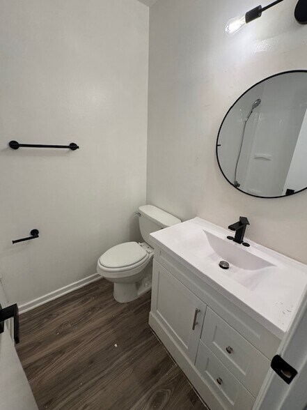 Building Photo - 950 N Walnut St