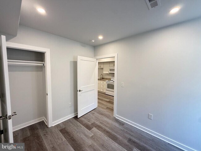 Building Photo - 1516 18th St SE