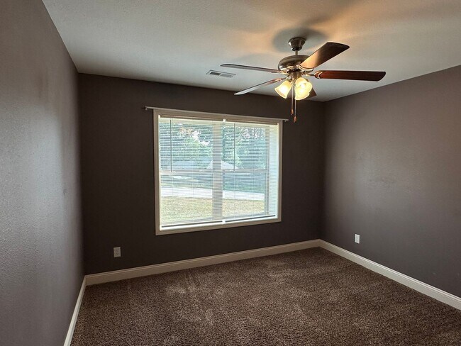 Building Photo - 4 Bed 2 Bath FOR RENT in Waynesville