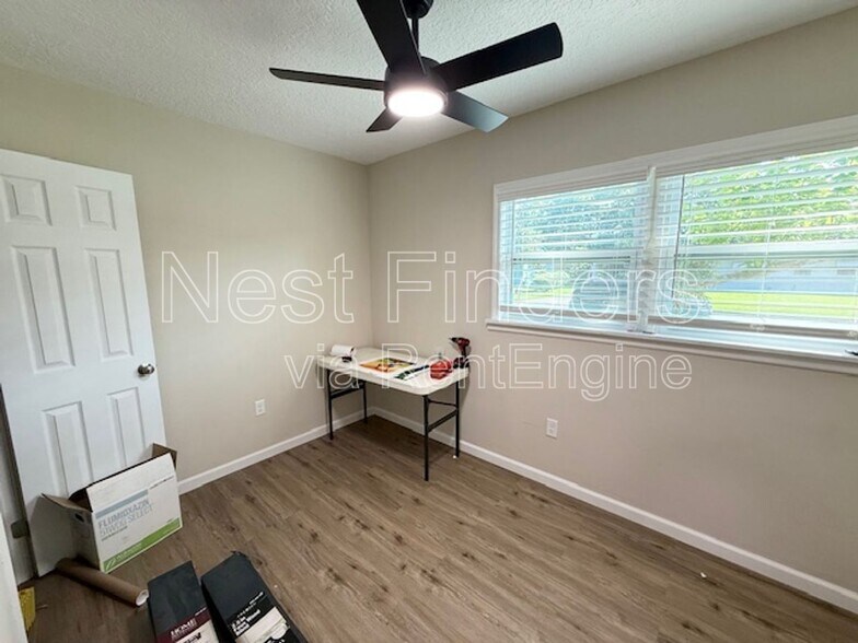 Building Photo - 1325 Hibiscus St