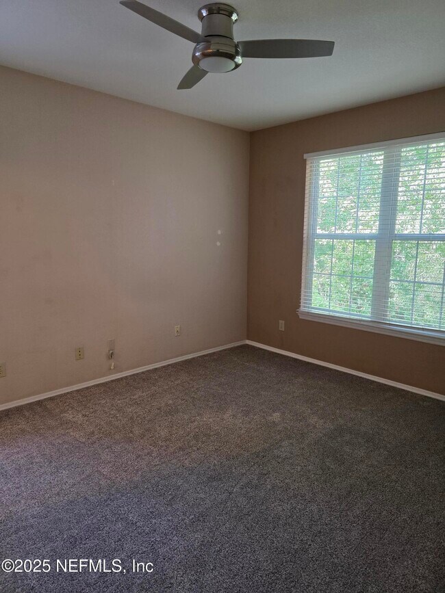 Building Photo - 13810 Sutton Park Dr N