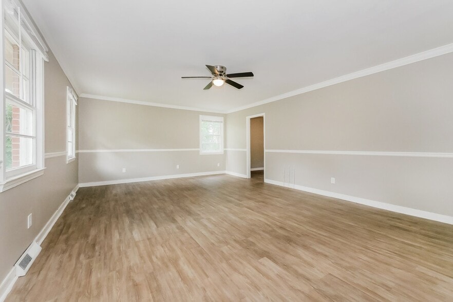 Building Photo - 133 Ann Pl