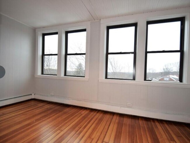 Building Photo - Beautiful 1.5 bedroom in Brighton…. DON’T MISS OUT!!!!