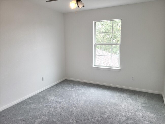 Building Photo - 10026 Gil Jr Ln