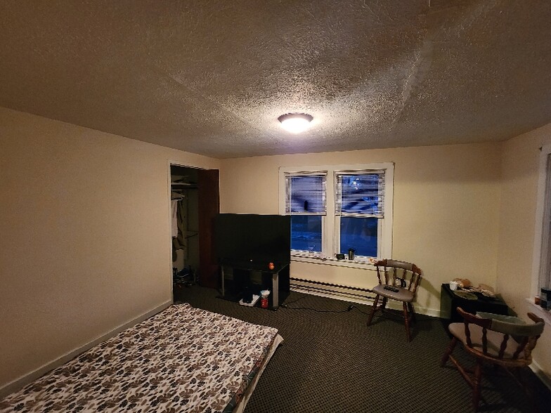 Building Photo - 497 E Main St