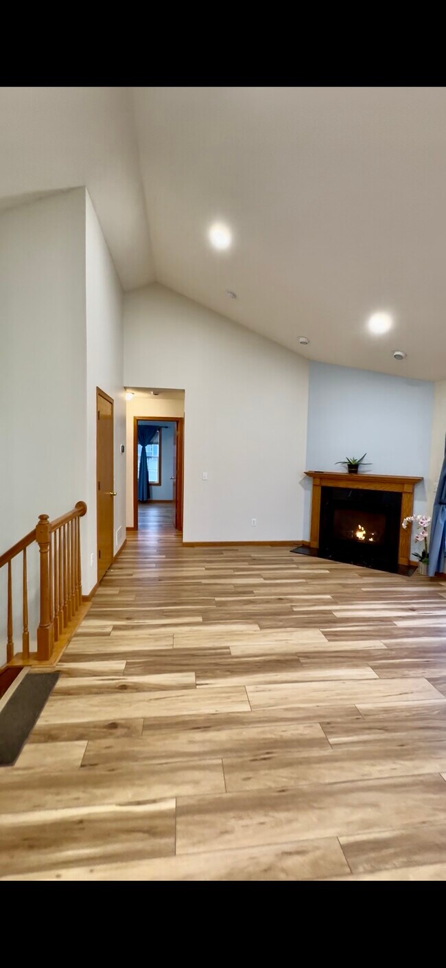 Building Photo - 7354 Windsor Dr N