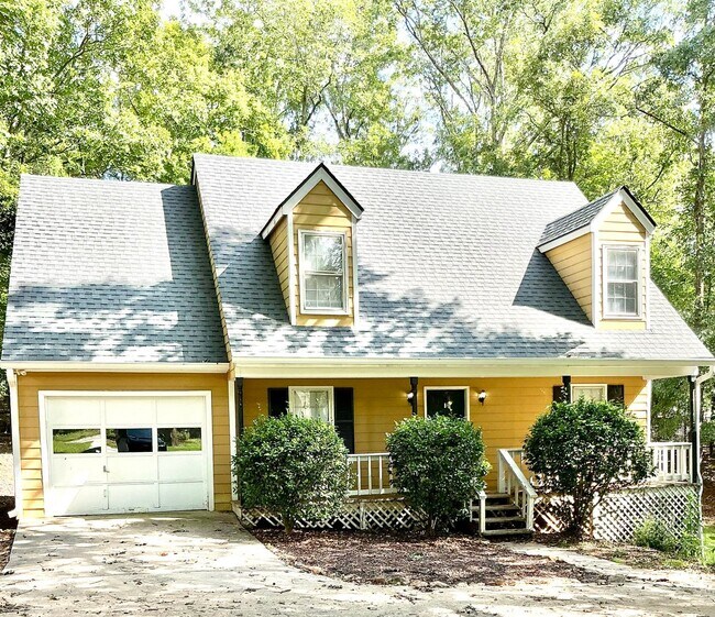 Primary Photo - Westwood Hills! 3 BR 2 1/2 Bath home off M...