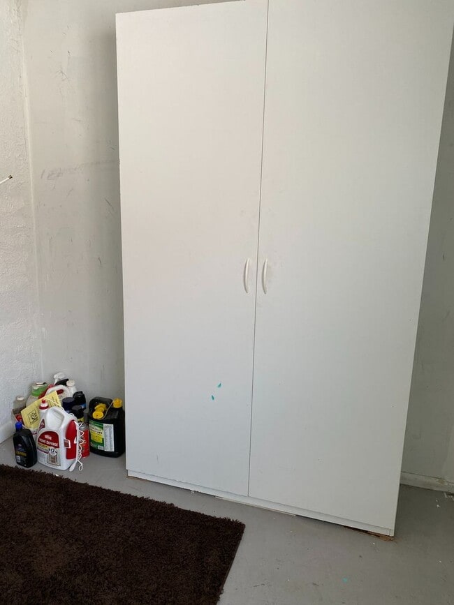 Building Photo - Cozy 2-Bedroom Home with Spacious Yard – C...