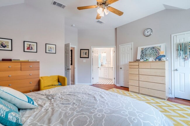 Building Photo - 10803 Sans Souci Pl