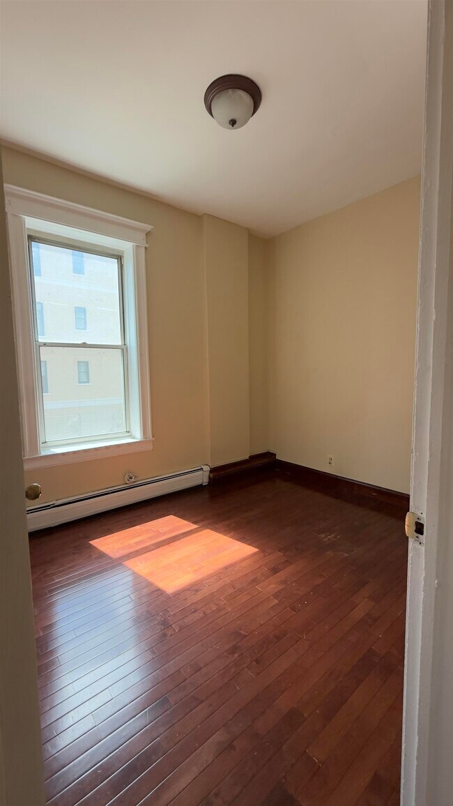 Building Photo - 628 Palisade Ave